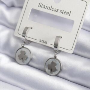 Gümüş Renk Yonca Model Küpe - Görsel 1