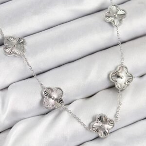 Pirinç VIP Yonca Model Gümüş Renk Kadın Kolye - Görsel 1